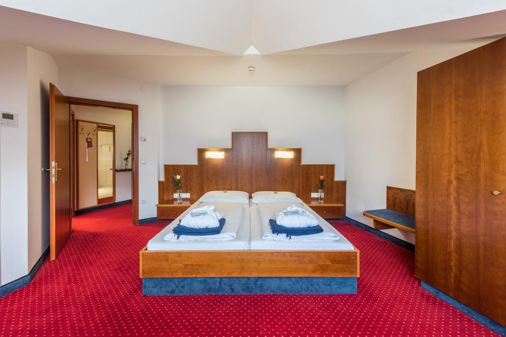 Paradies 4*