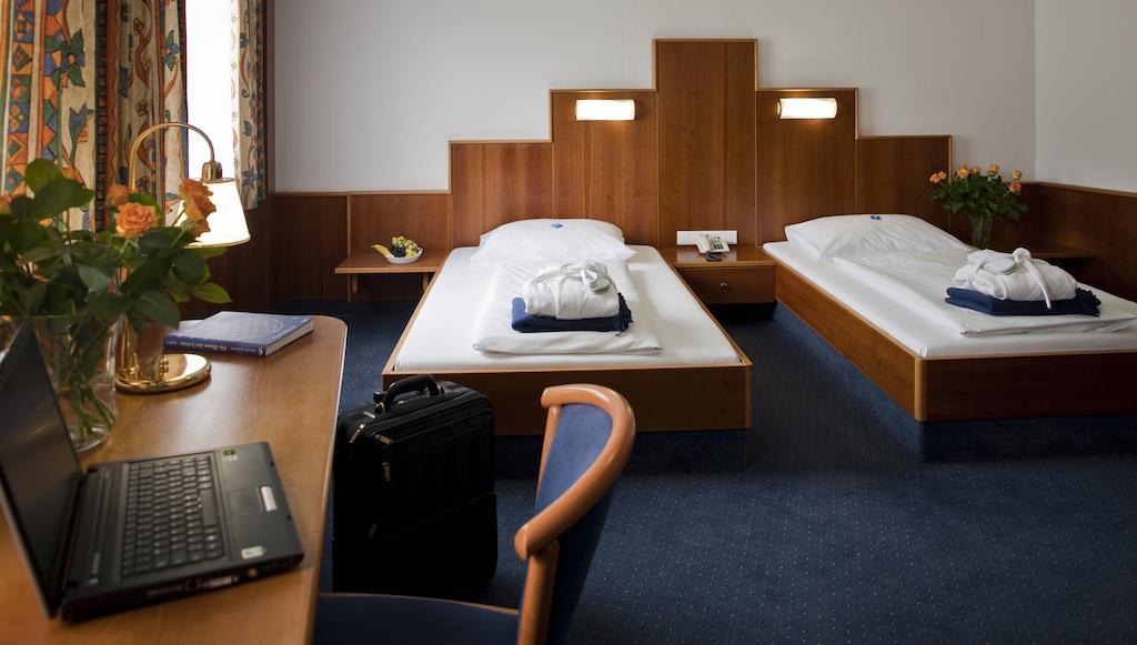 Paradies 4*