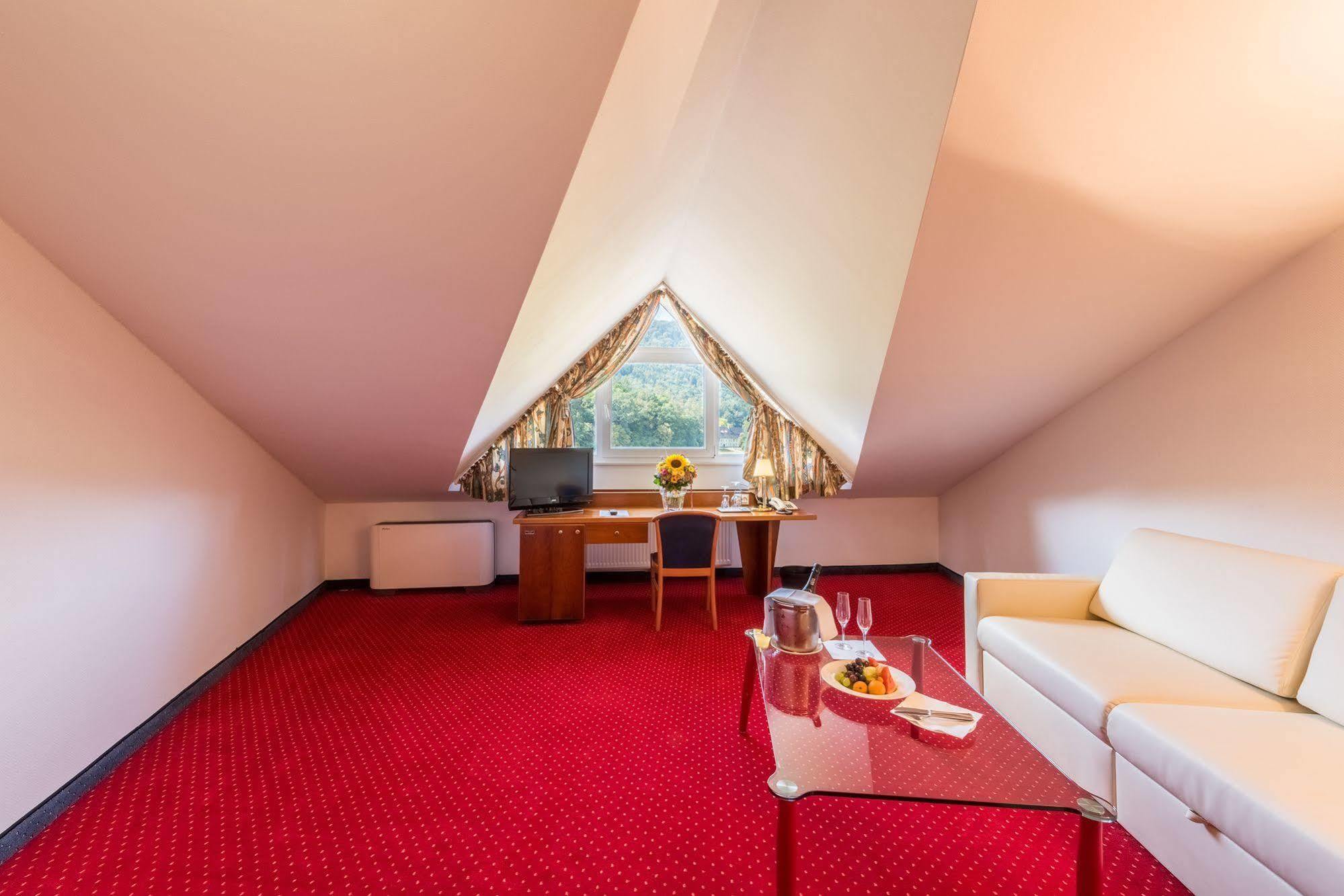 Paradies 4*